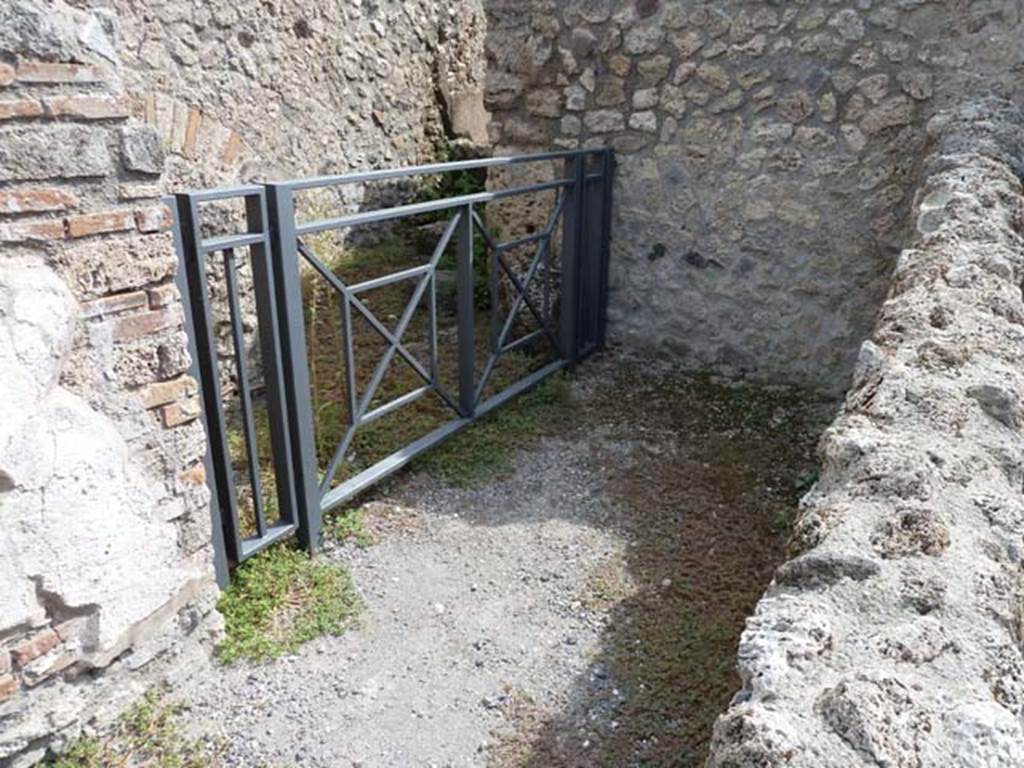 VIII.4.1 Pompeii. September 2015. Corridor to rear workshop rooms.