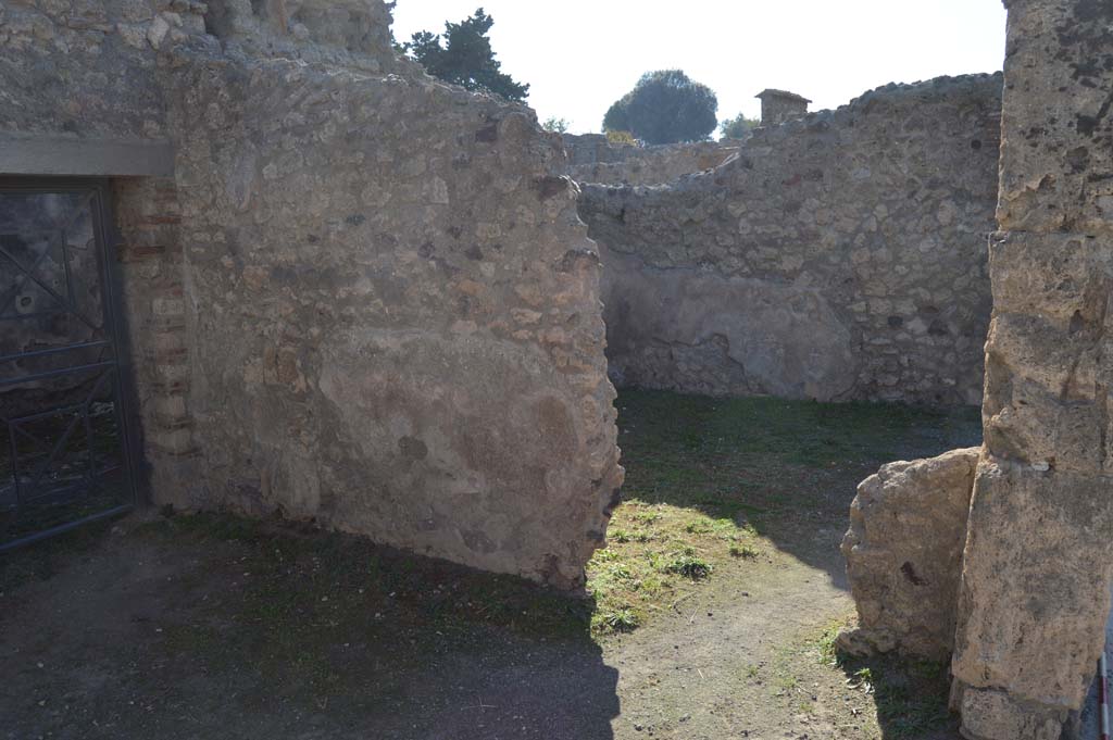 VIII.4.3 Pompeii, October 2017. Looking towards west wall of shop, with doorway through to VIII.4.2.
Foto Taylor Lauritsen, ERC Grant 681269 DCOR.
