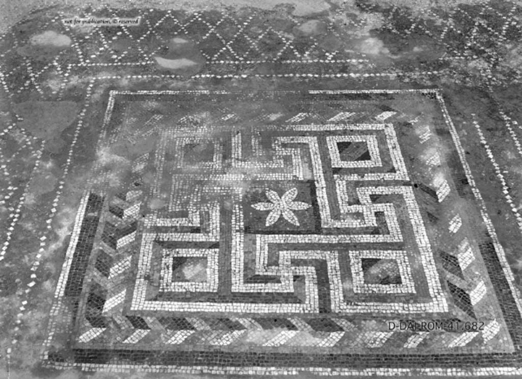 VIII.4.4 Pompeii. c.1930. Room 6, triclinium, showing the central emblema of polychrome mosaic
DAIR 41.682. Photo © Deutsches Archäologisches Institut, Abteilung Rom, Arkiv.
See Pernice, E.  1938. Pavimente und Figürliche Mosaiken: Die Hellenistische Kunst in Pompeji, Band VI. Berlin: de Gruyter, (described as “triclinium 14”, see tav. 30.5, above.)
