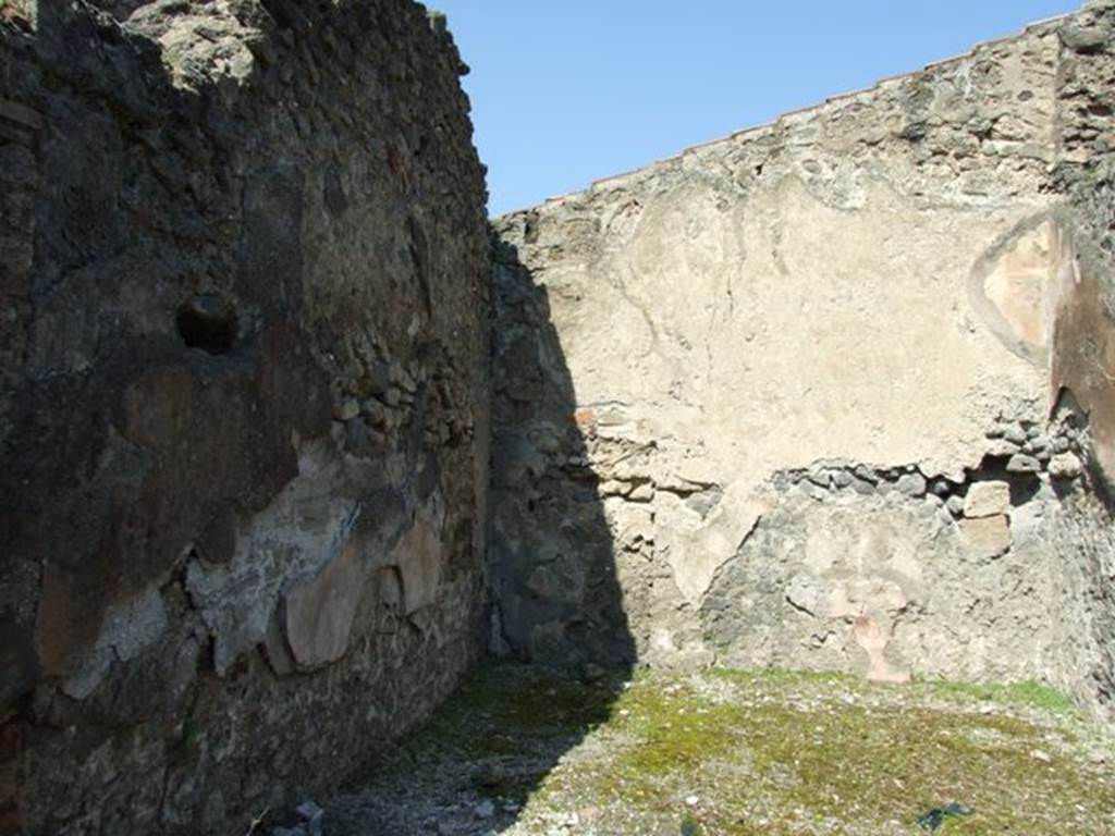 VIII.4.4 Pompeii. March 2009. Room 6, north-west corner of triclinium.