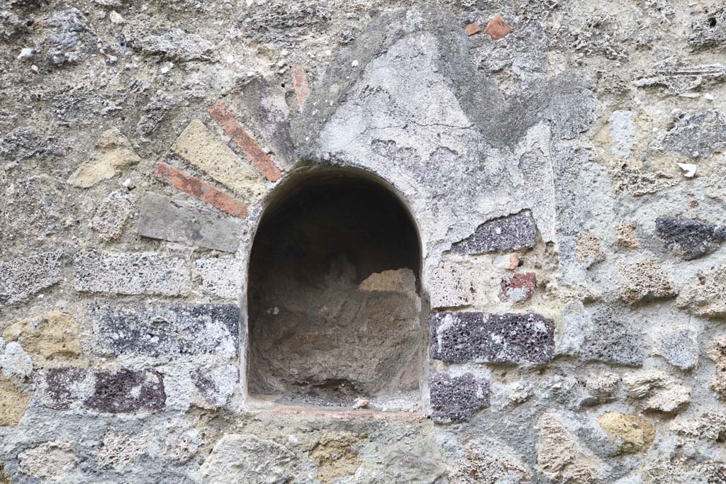 VIII.4.4 Pompeii. December 2018. Room 7, detail of niche in east wall. Photo courtesy of Aude Durand.
According to Boyce –
In the kitchen opening off the east side of the peristyle, in the east wall above a masonry tub, is a small arched niche (h.0.47, w.0.36, d.0.27, h. above floor 1.60) adorned with an aedicula façade.
See Boyce G. K., 1937. Corpus of the Lararia of Pompeii. Rome: MAAR 14. (p. 76, no.358).
See Giacobello, F., 2008. Larari Pompeiani: Iconografia e culto dei Lari in ambito domestico. Milano: LED Edizioni, (p.199, no.89)
