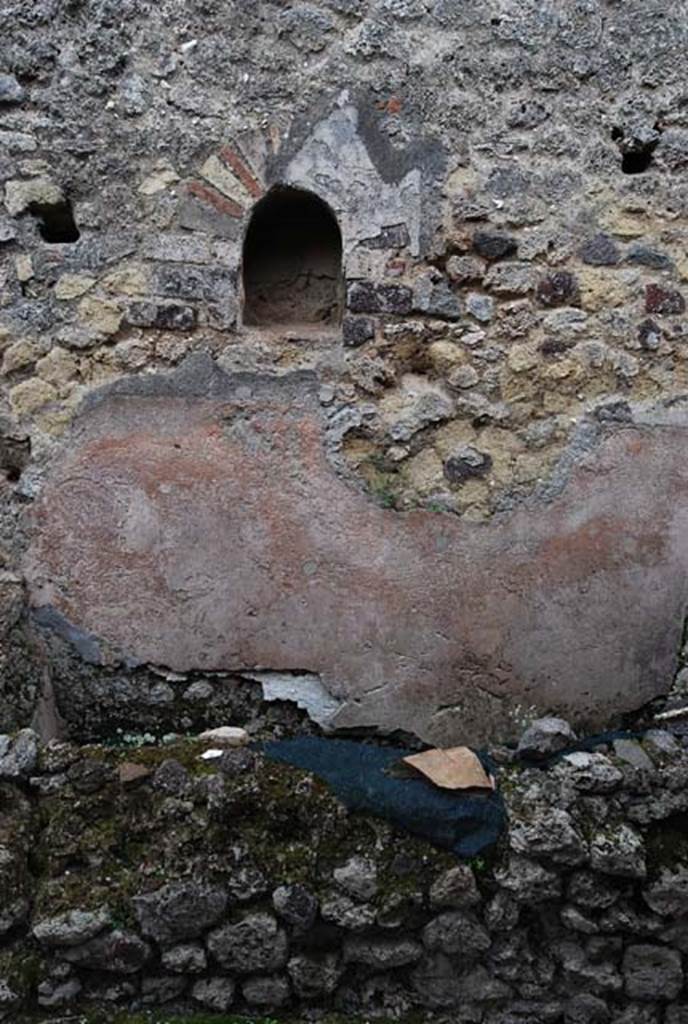 VIII.4.4 Pompeii. April 2009. Niche on east wall of kitchen area. Photo courtesy of Nicolas Monteix.
