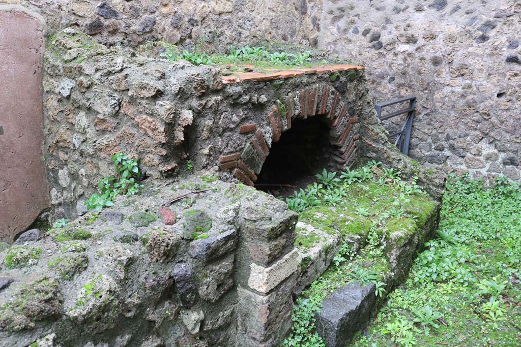 VIII.4.4, Pompeii. December 2018. Room 7, east wall of kitchen. Looking south to hearth. Photo courtesy of Aude Durand.