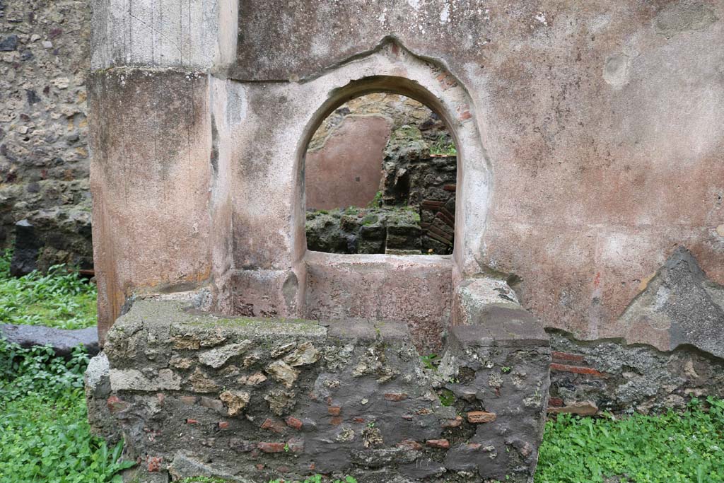 VIII.4.4, Pompeii. December 2018. 
Room 8, looking east towards basin and arched opening to kitchen. Photo courtesy of Aude Durand.
