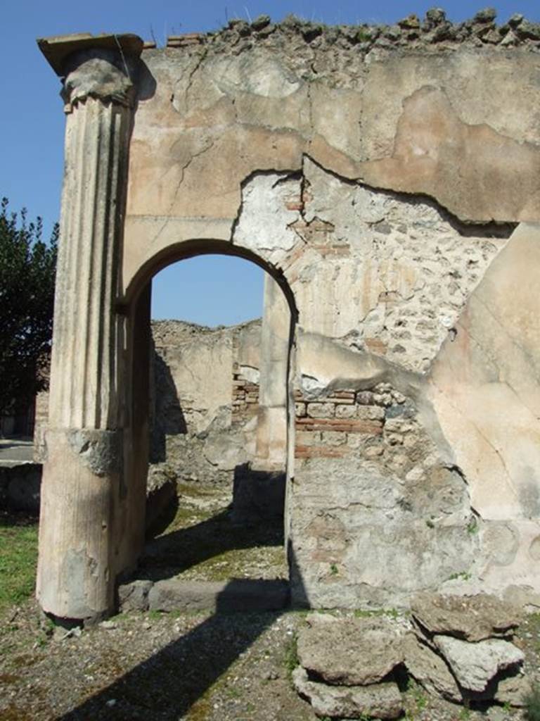 VIII.4.4 Pompeii.  March 2009. Column reinforced by a pillar. Looking north from east portico.