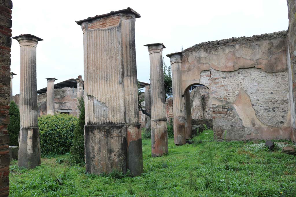 VIII.4.4, Pompeii. December 2018. Looking north from east portico in south-east corner. Photo courtesy of Aude Durand.