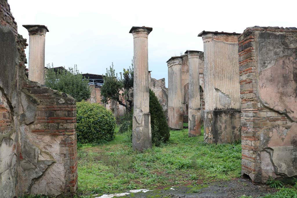 VIII.4.4 Pompeii. December 2018. Looking north across peristyle from room 11. Photo courtesy of Aude Durand.