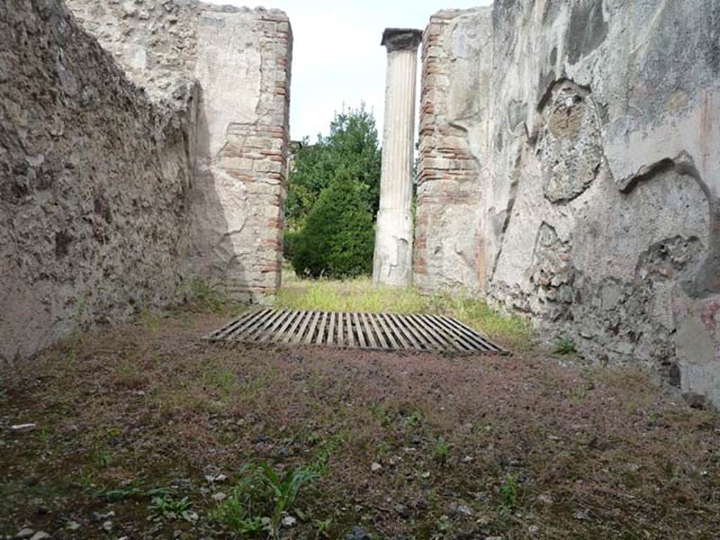 VIII.4.4 Pompeii. September 2015. Looking north from VIII.4.44.