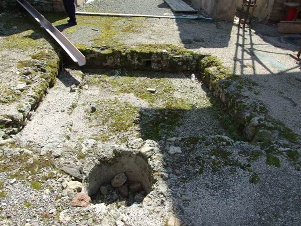 VIII.4.4 Pompeii. March 2009. Room 1, impluvium in atrium.