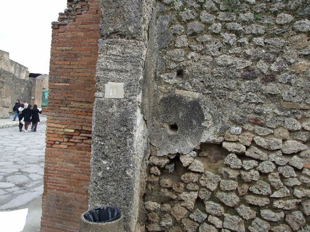 VIII.4.11 Pompeii. December 2006. East wall of shop.   