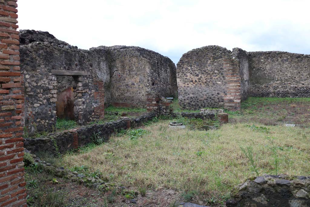 VIII.4.12, Pompeii. December 2018. 
Detail of remaining plaster in niche, red and yellow flowers, perhaps. Photo courtesy of Aude Durand.
