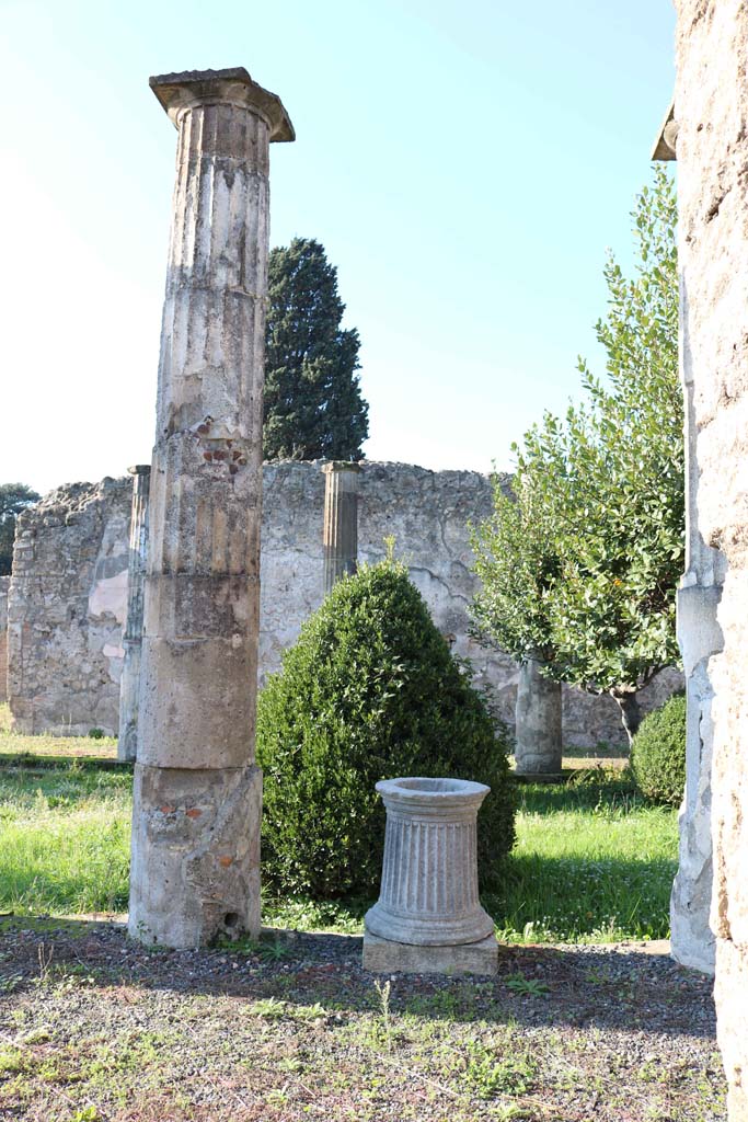 VIII.4.15 Pompeii December 2018. 
Looking towards puteal on east side of peristyle. Photo courtesy of Aude Durand.
