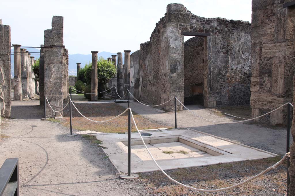 VIII.4.15 Pompeii. September 2021. Looking south across impluvium in atrium from east side. Photo courtesy of Klaus Heese.

