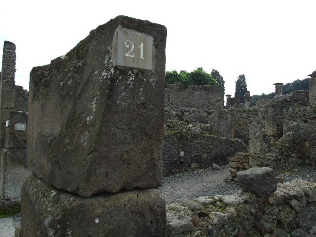 VIII.4.21 Pompeii. December 2006. Pilaster on the left of entrance and remains of south wall. In May 1853, found on the pilaster between VIII.4.22 and 21 
P  P  aed(ilem)  o(ro)  v(os)  f(aciatis)  d(ignum)  r(ei)  p(ublicae)  v(iis)  s(acris)  p(ublicis?)   P    [CIL IV 993]
