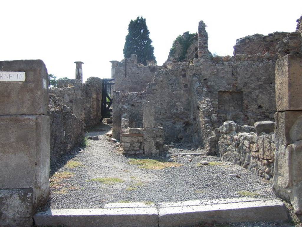 VIII.4.22 Pompeii. September 2005. Entrance on Via Stabiana.
In May 1853, found on the pilaster, on the right, between VIII.4.22 and 21 
P  P  aed(ilem)  o(ro)  v(os)  f(aciatis)  d(ignum)  r(ei)  p(ublicae)  v(iis)  s(acris)  p(ublicis?)   P    [CIL IV 993]
See Pagano, M. and  Prisciandaro, R., 2006. Studio sulle provenienze degli oggetti rinvenuti negli scavi borbonici del regno di Napoli. Naples : Nicola Longobardi. (p.168) 
