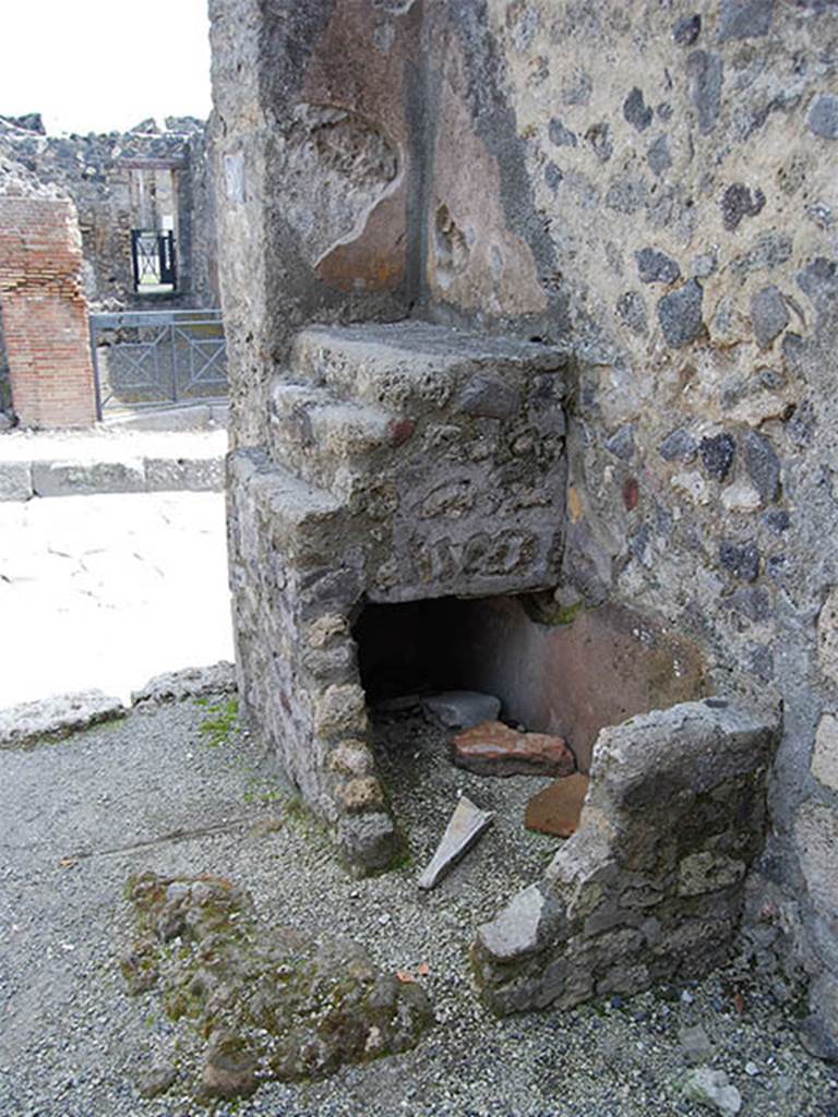 VIII.4.25 Pompeii. May 2014. Looking east towards remains of counter with stepped shelves. Photo courtesy of Paula Lock.

