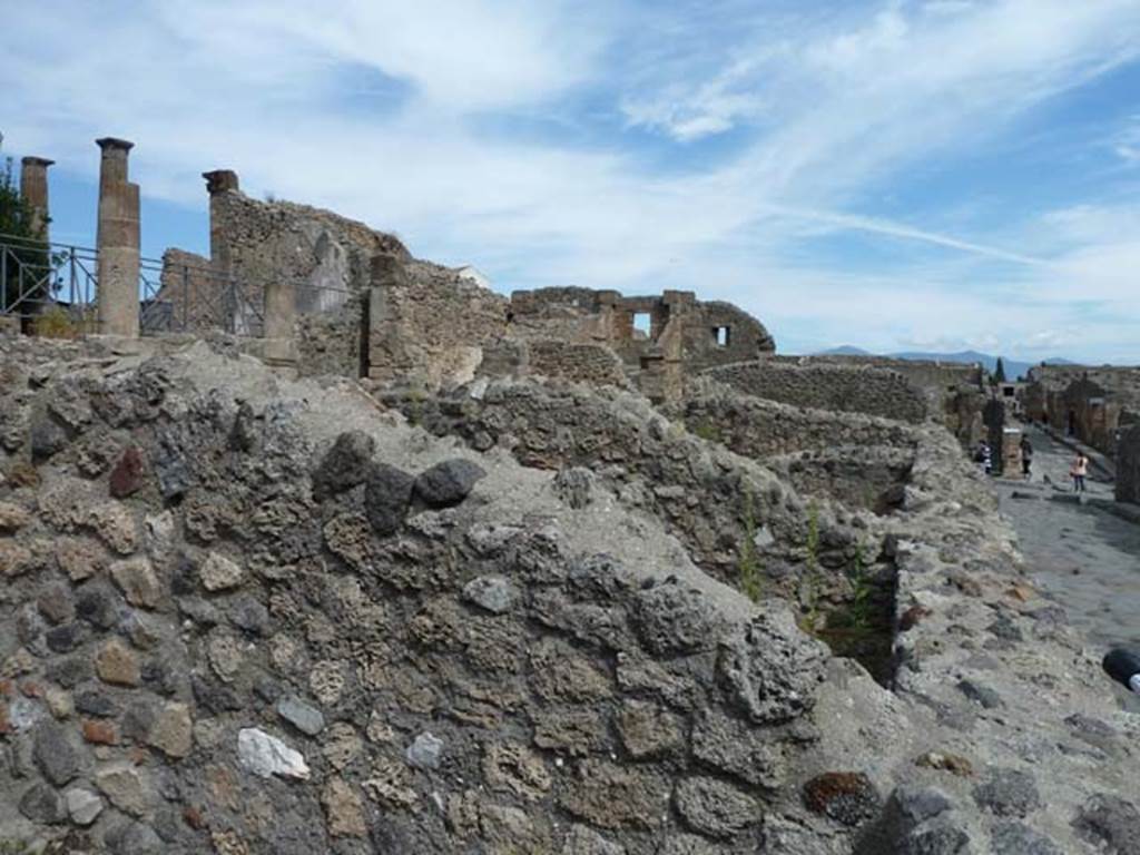 VIII.4.29 Pompeii. September 2015. Looking east from entrance doorway.