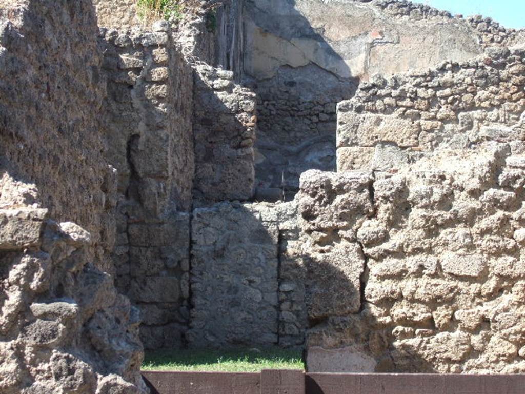 VIII.4.30 Pompeii. September 2005.  Looking north.