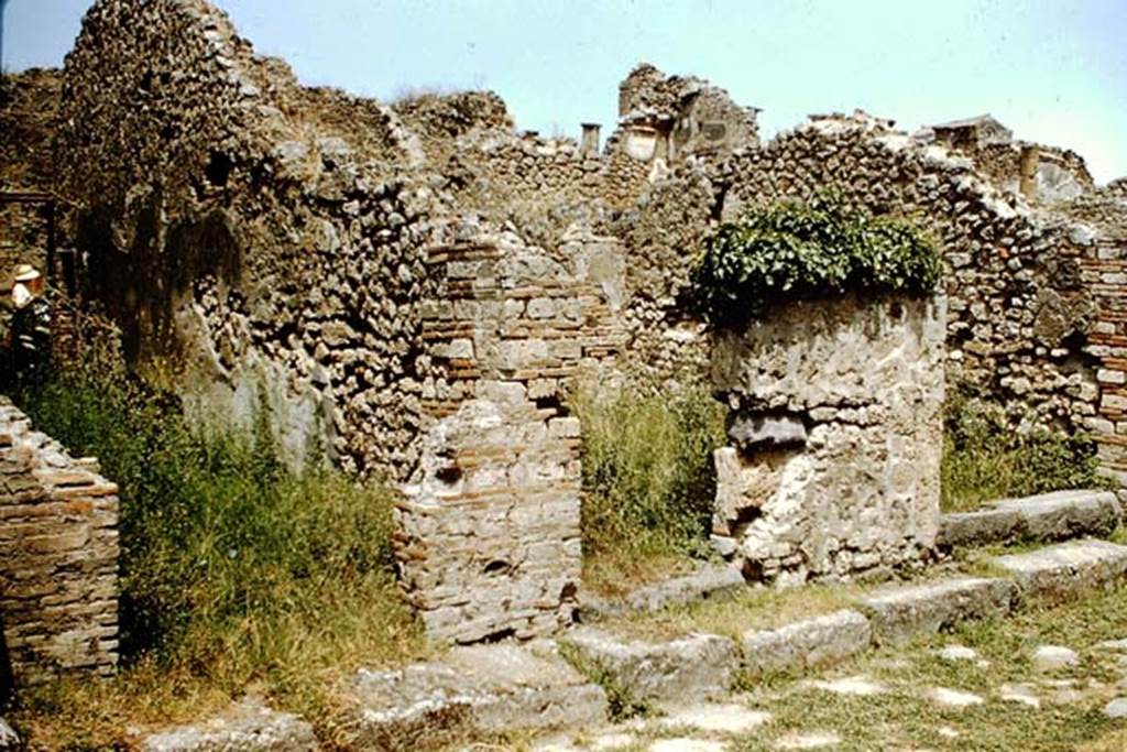 VIII.4.33 on left, VIII.4.32 and VIII.4.31 on right, Pompeii. 1959. Looking towards entrance doorways on Via del Tempio dIside. Photo by Stanley A. Jashemski.
Source: The Wilhelmina and Stanley A. Jashemski archive in the University of Maryland Library, Special Collections (See collection page) and made available under the Creative Commons Attribution-Non Commercial License v.4. See Licence and use details.
J59f0269
