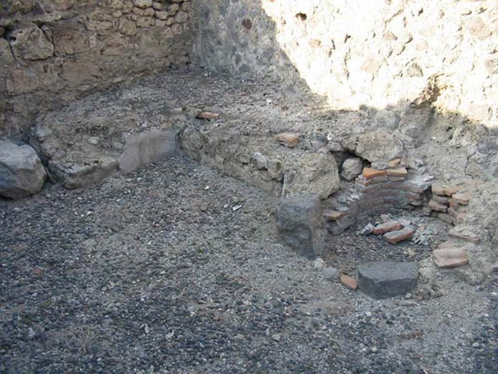 VIII.4.35 Pompeii. May 2003. North-east corner of shop. Photo courtesy of Nicolas Monteix.