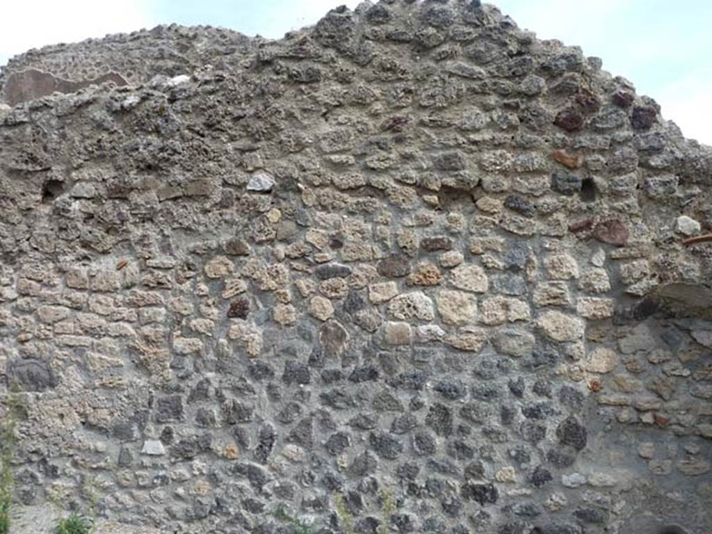 VIII.4.36 Pompeii, September 2015. East wall of shop-room.