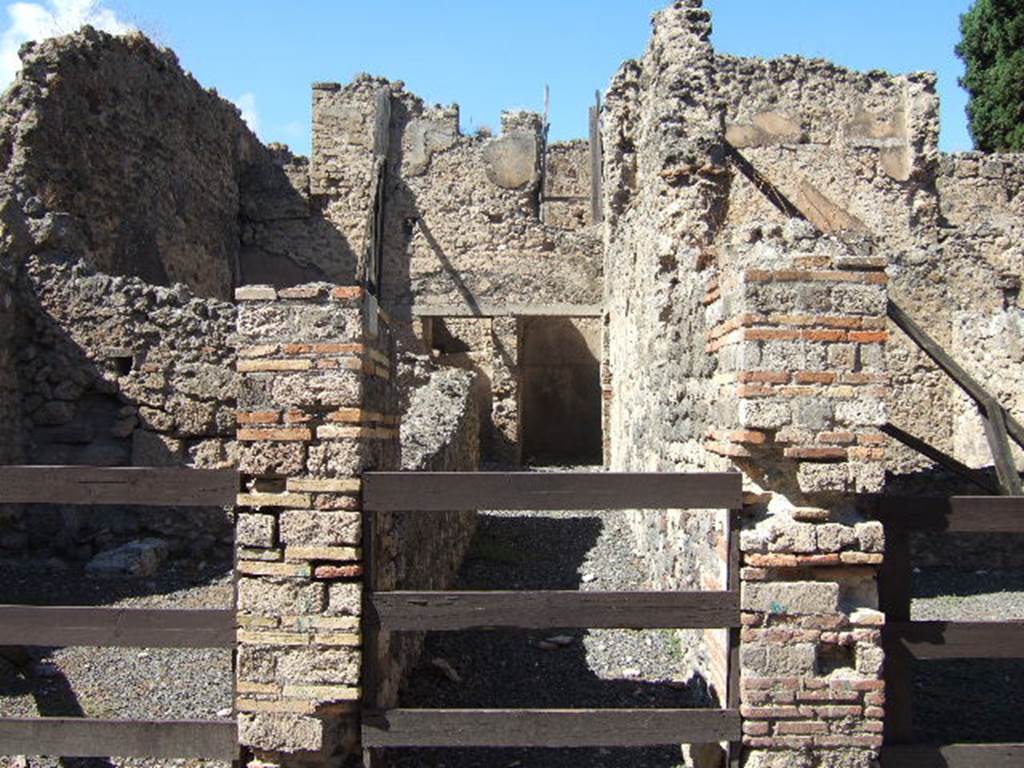 VIII.4.37 Pompeii.  House with workshop.  September 2005.  Entrance.