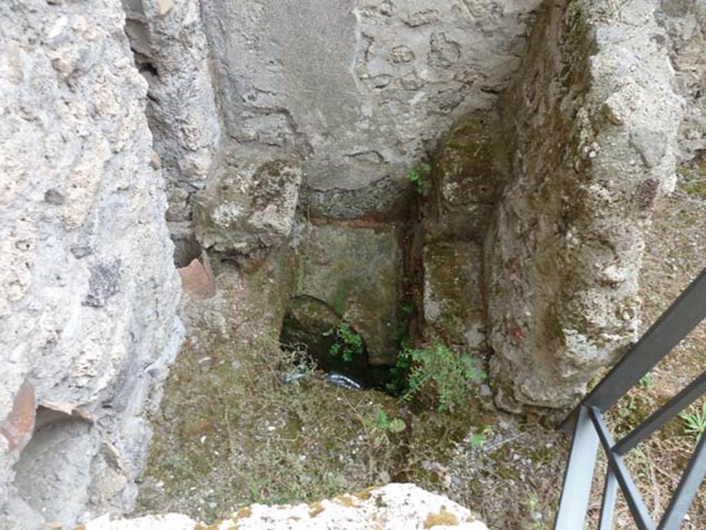 VIII.4.37 Pompeii. September 2015. Latrine.