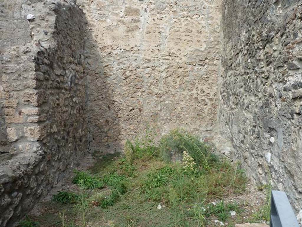 VIII.4.37 Pompeii. September 2015. Looking north in room at east end of corridor.