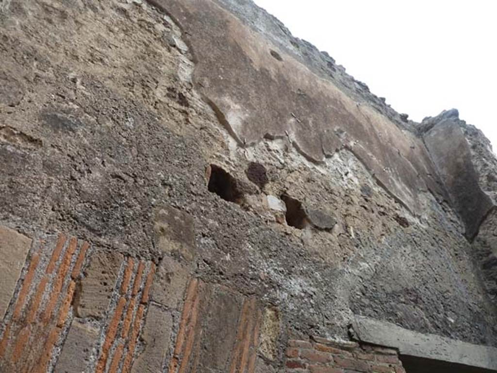 VIII.4.37 Pompeii. September 2015. Upper east wall of small room/cupboard.