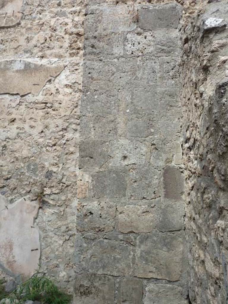 VIII.4.37 Pompeii. September 2015. Large pilaster in north-east corner.