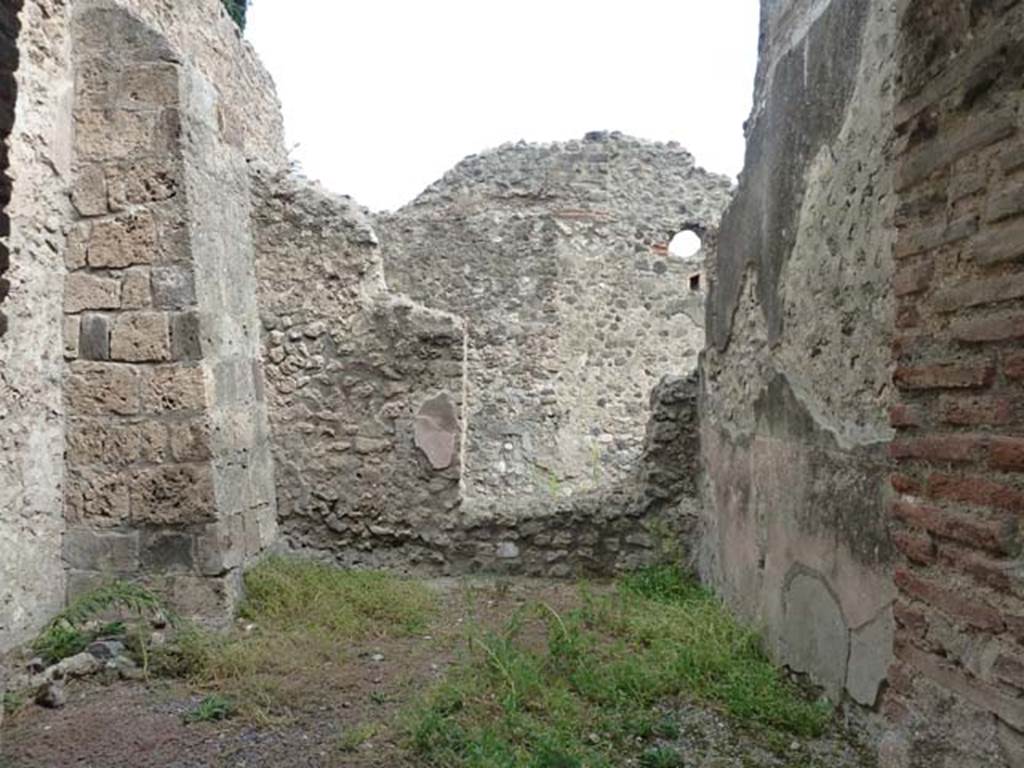 VIII.4.37 Pompeii. September 2015. East wall of triclinium with window.