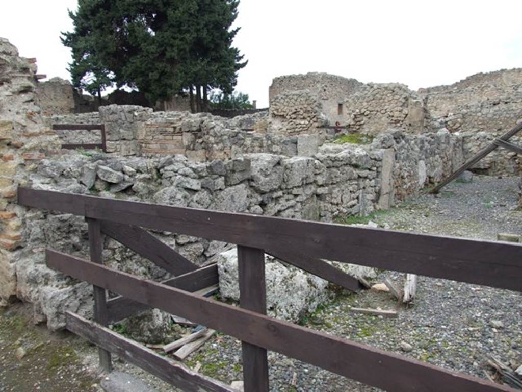 VIII.4.39 Pompeii. December 2007. West wall with remains of limestone podium or counter.