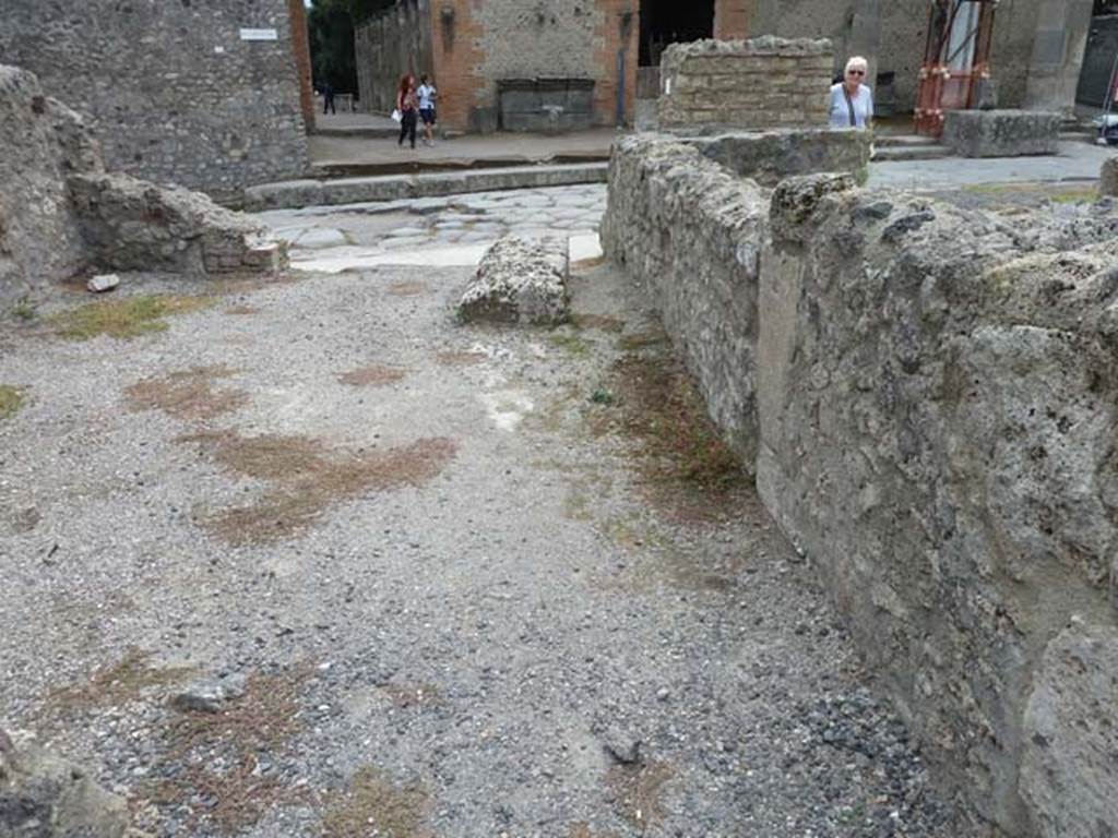 VIII.4.39 Pompeii. September 2015. Looking south across shop room. 