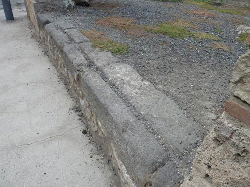 VIII.4.40 Pompeii. September 2015. Threshold of entrance doorway, looking west.