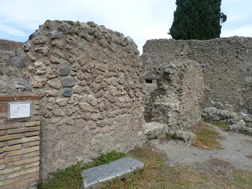 VIII.4.42 Pompeii. September 2015. North wall, with a doorway linking to VIII.4.43.
According to Fiorelli,  VIII.4.42 Segue un stabulum, che rinchiude la mangiatoia, labbeveratoio, e la stalla: innanzi al suo ingress furono svelte dal margine della via i sassi che lo contornavano, per dare piu commodo accesso agli animali. (translation: Following was a stable, which had a feeding and water trough and the stall: also at its entrance was a more commodious entrance for the animals.
VIII.4.43  Vi era di fianco una cella pel custos stabuli, che guardava in esso, e communicava con la bottega attigua. (translation: At the side was a room for the custos stabuli, which communicated with the adjoining shop.)
See Pappalardo, U., 2001. La Descrizione di Pompei per Giuseppe Fiorelli (1875). Napoli: Massa Editore. (p.130).
