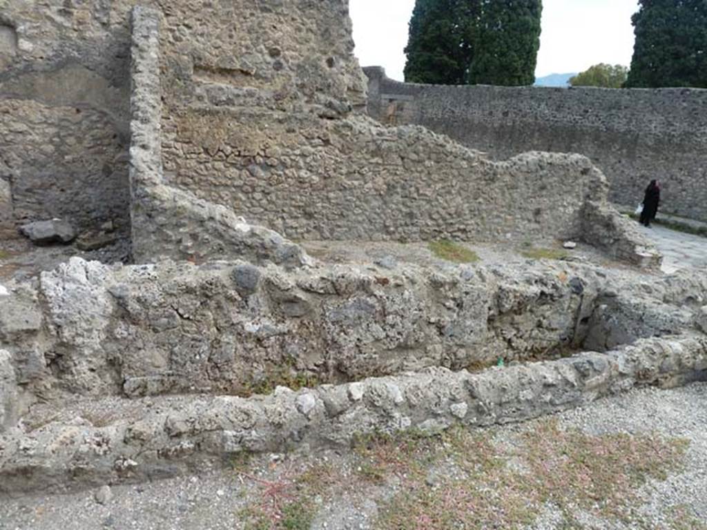 VIII.4.42 Pompeii. September 2015. Looking east across water-trough/basin.