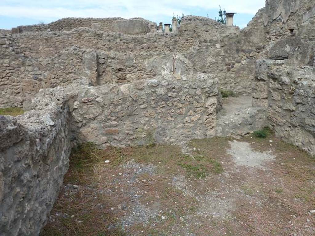 VIII.4.42 Pompeii. September 2015. North wall of storeroom with window to light-yard of VIII.4.44.