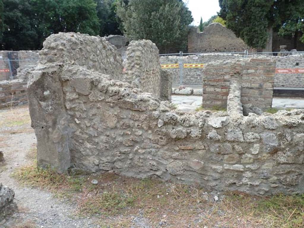 VIII.4.42 Pompeii. September 2015. West wall of storeroom.