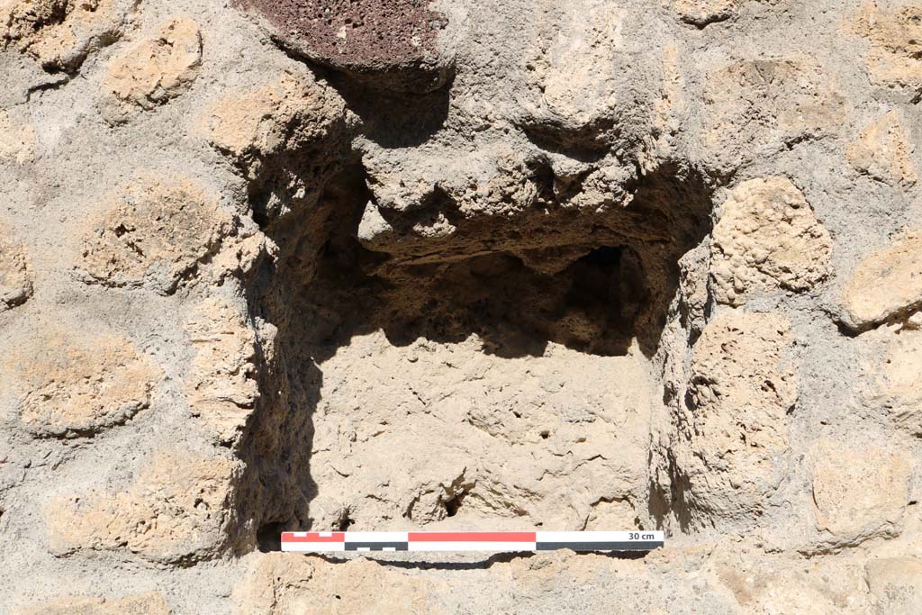 VIII.4.46 Pompeii. December 2018. Detail of recess/niche in north wall of rear room. Photo courtesy of Aude Durand.