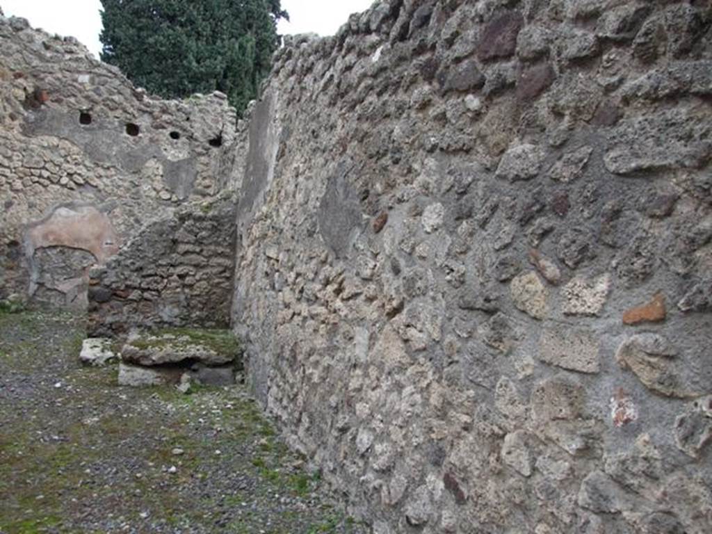 VIII.4.46 Pompeii.  Shop and rooms.  December 2007.  South wall.