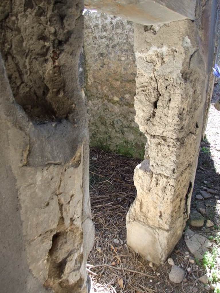 VIII.5.5 Pompeii.  March 2009. Doorway to Room 28. 