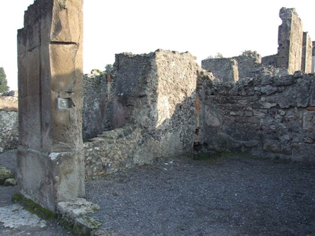 VIII.5.3 Pompeii.  Shop.  December 2007.  East wall.