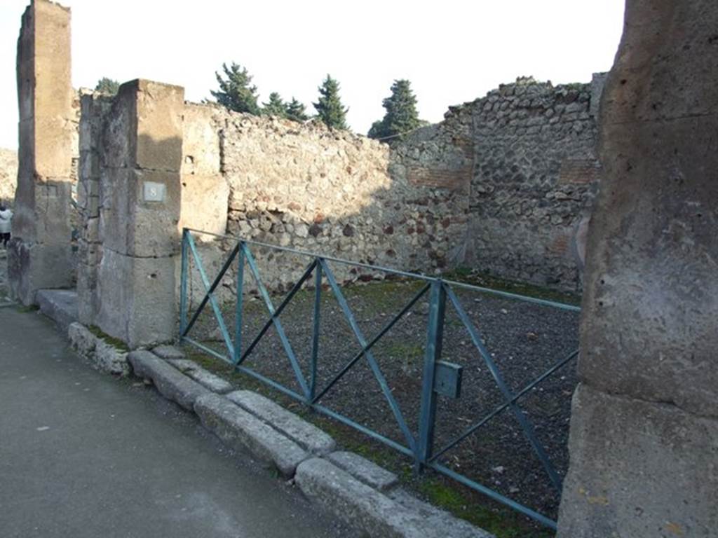 VIII.5.8 Pompeii.  Shop.  December 2007.  Entrance.