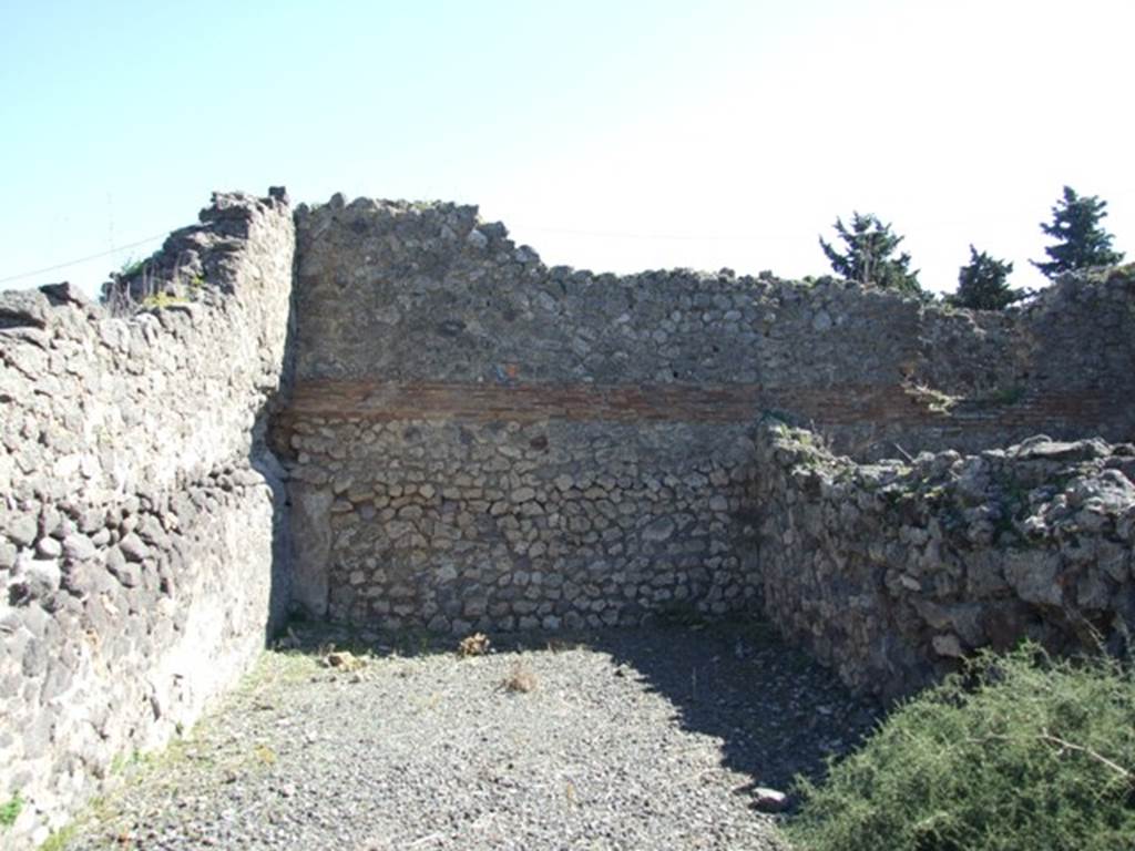 VIII.5.9 Pompeii.  March 2009.  Room 10. looking east.