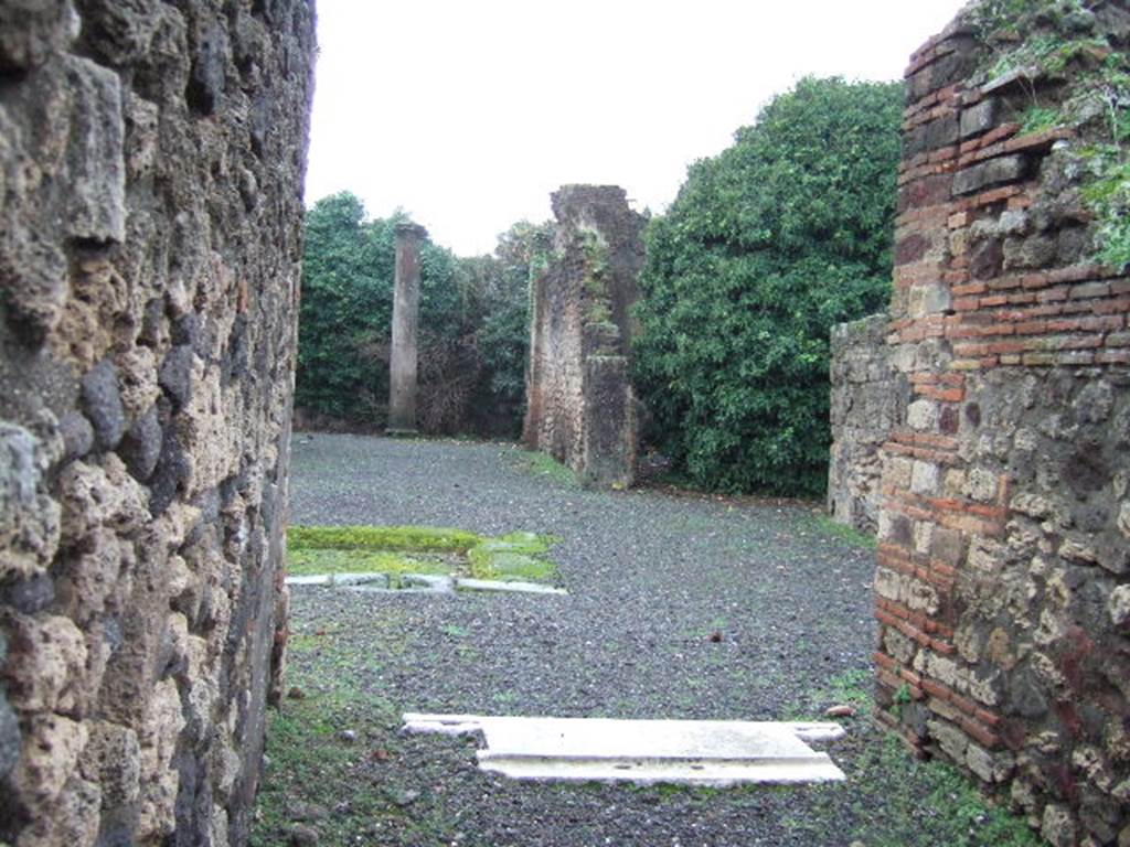 VIII.5.9 Pompeii.   December 2005.  Atrium, looking south west.