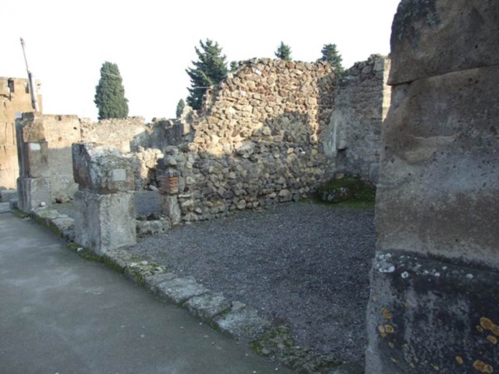 VIII.5.10 Pompeii.  Shop.  December 2007.  Entrance.