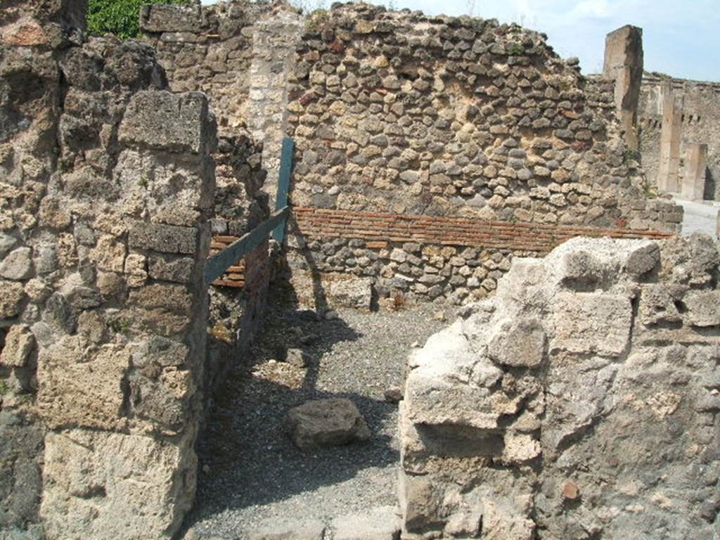 VIII.5.12 Pompeii. May 2005. Doorway to steps to upper floor.