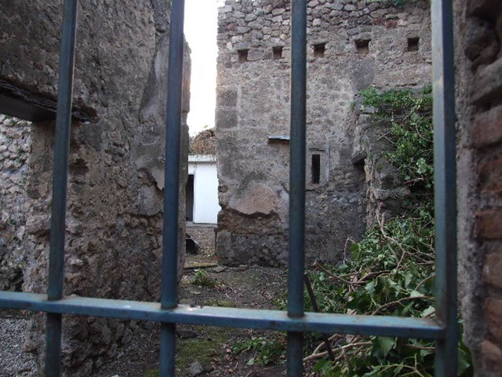 VIII.5.15 Pompeii. December 2006. Entrance.