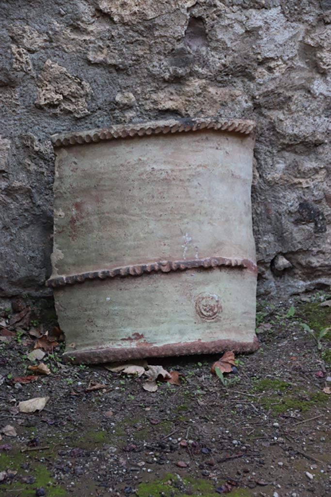 VIII.5.15 Pompeii. October 2022. Remains of terracotta puteal. Photo courtesy of Klaus Heese. 