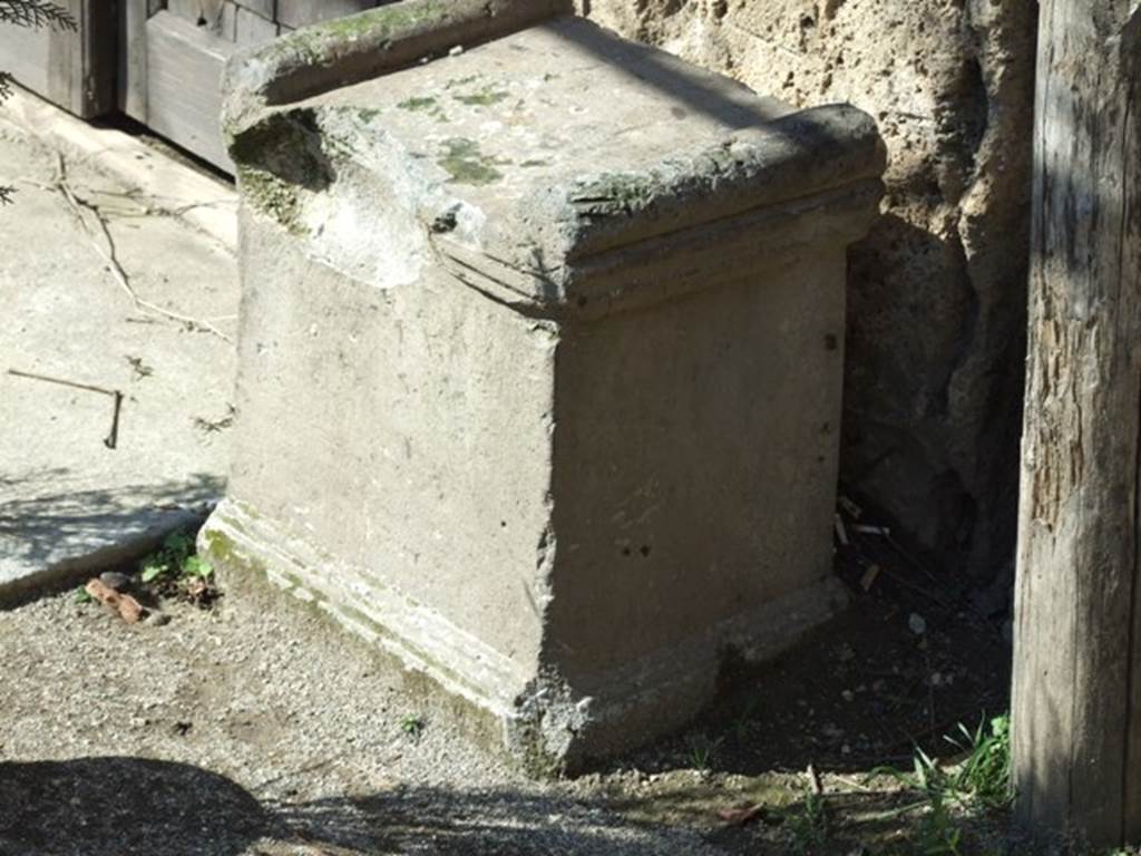 VIII.5.15 Pompeii. March 2009. Room 2, Altar.